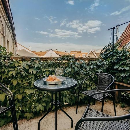 Spacious - 140 Square Meters Apartment, Vilnius City Centre ภายนอก รูปภาพ